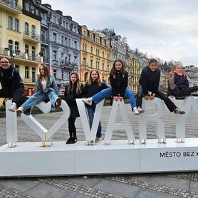 Mia, Nerea, Elisabeth, Maya, Flori, Nele und Frieda (v.l.) vom TV Blau-Gelb 90 Bad Düben in Karlovy Vary.
