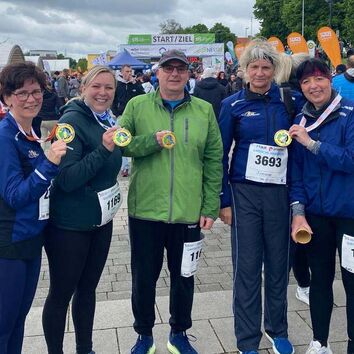 Goitzsche: Eine große Gruppe lief an der Goitzsche.