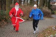 Weihnachtsmann beim 133. Bad Dübener Stundenlauf